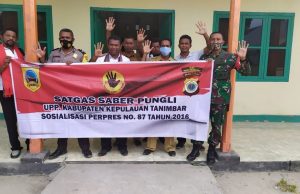 Bhabinkamtibmas Lermatang Giat Satgas Saber Pungli Kepada Warga Desa