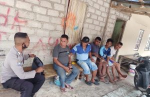 Bhabinkamtibmas Lauran Giat Sambang Ajak Warga Pakai Masker