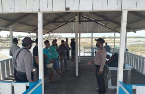 Giat Polsek Selaru Dalam Bentuk Selebaran Himbauan Konflik Sosial dan Bencana Alam di Desa