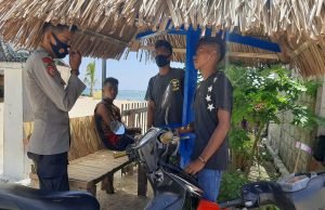 Bhabinkamtibmas Waturu Giat Sambang Keluarga Bapak Cak Labobar