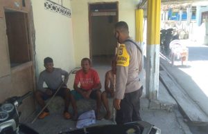 Giat Sambang, Bhabinkamtibmas Kabiarat Ajak Warga Patuhi Prokes Covid-19