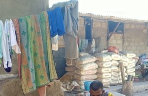 Bhabinkamtibmas Lingat Mengajak Warga Jauhi Kerumunan