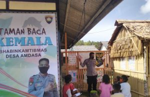 Bhabinkamtibmas Amdasa Mencerdaskan Anak Amdasa Dengan Program Belajar Ditengah Pandemi