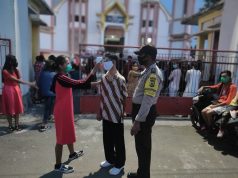 Bhabinkamtibmas Olilit Barat Amankan Ibadah Peringati Hari Raya Kristus Raja Semesta Alam