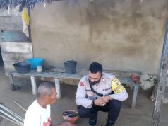 Giat Sambang Bhabinkamtibmas Ilngei kepada Keluarga Sasake himbau Prokes Covid-19