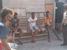 Giat Sambang Bhabinkamtibmas Sifnana Sampaikan Kepada Warga Jaga Jarak dan Jauhi Kerumunan Orang