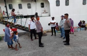 Personil Kp3 Pelabuhan Saumlaki Amankan Kebrangkatan KM. Sanus 72