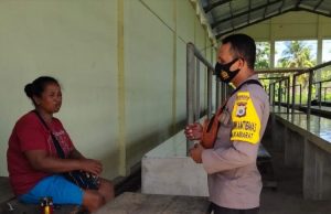 Bhabinkamtibmas Kabiarat Giat DDS Ibu Ana Laiyan Sampaikan Protokol Kesehatan