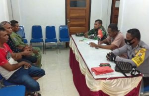 Bhabinkamtibmas Wermatang Koordinasi Terkait Pembangunan Rumah Bapak Thomas Yakitduan
