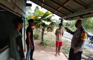 Bhabinkamtibmas Desa persiapan Ilngei Barat Kunjungi Pemuda Himbau Jaga Situasi Kamtibmas