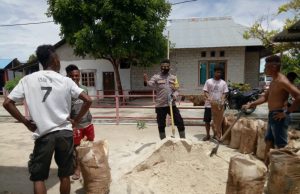 Bhabinkamtibmas Werain Giat Sambang Warga Patuhi Prokes Covid-19