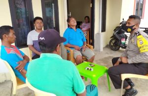 Bhabinkamtibmas Lermatang Kunjungi Warga Desa Sampaikan Pesan 4M