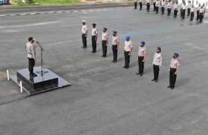 Kapolres Kepulauan Tanimbar Pimpin Upacara Korps Raport kenaikan Pangkat setingkat bagi 67 Personil
