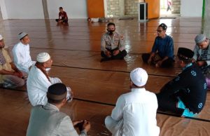 Kanit Bintibmas didampingi Personil Binmas Polres Kepulauan Tanimbar Giat Sambang kepada Tokoh Agama Masjid An Nur Saumlaki