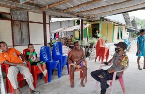 Bhabinkamtibmas Waturu Giat Sambang Warga Desa Sampaikan Pesan 4M