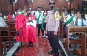 Bhabinkamtibmas Sifnana Giat Pengamanan Tradisi Nalole Anak Yesus