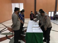 Kapolres Kepulauan Tanimbar hadiri kegiatan Deklarasi Damai Pilkades serentak Kabupaten Kepulauan Tanimbar tahun 2021 Gugus 1