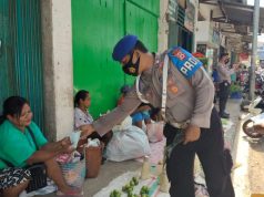 Selain bagikan 200 Masker kepada masyarakat, personil gabungan TNI/Polri dan Satpol PP. Tanimbar Giat Ops Yustisi Prokes Covid-19