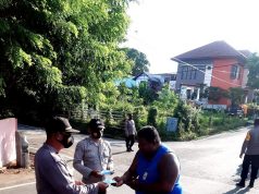 Polsek Jajaran Polres Kepulauan Tanimbar gencar giat bagi masker gratis kepada Masyarakat melalui Ops Yustisi