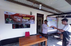Kegiatan Gerai Masker gratis Polres Kepulauan Tanimbar kepada masyarakat terus dilaksanakan
