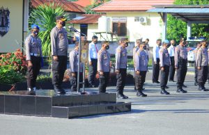 Kapolres Kepulauan Tanimbar Pimpin apel pagi, tekankan personil jadi contoh kepada masyarakat dalam Penerapan Prokes dilingkungan kerja dan keluarga