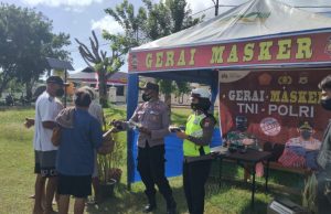 Kegiatan Gerai Masker gratis Polres Kepulauan Tanimbar kepada masyarakat rutin digelar
