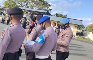 Sebagai bentuk Pengawasan, Propam Polres Tanimbar rutin Cek absensi kehadiran personil saat apel