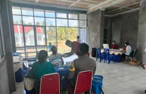 Polsek Kormomolin bersama Puskesmas Alusi dan Puskesmas Saumlaki Giat Vaksinasi dan suntik 137 orang