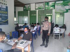 Polsek Fordata Polres Tanimbar bersama Puskesmas Romean Vaksinasi 80 orang