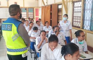 Unit Dikmas Sat Lantas Polres Tanimbar Sosialisasi tentang Lalu lintas pada Prodi Kebidanan Saumlaki