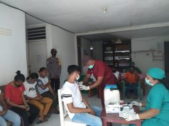 Giat Vaksinasi 24 orang di Puskesmas Waturu mendapat Pengamanan Polsek Nirunmas