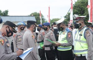 Pimpin apel pagi, Kapolres Tanimbar cek langsung kehadiran dan sikap tampang personil