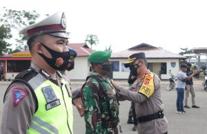 Bersama TNI, Pemda dan Instansi terkait lainnya, Polres Tanimbar lakukan Upacara Gelar Pasukan Operasi Ketupat Salawaku 2022