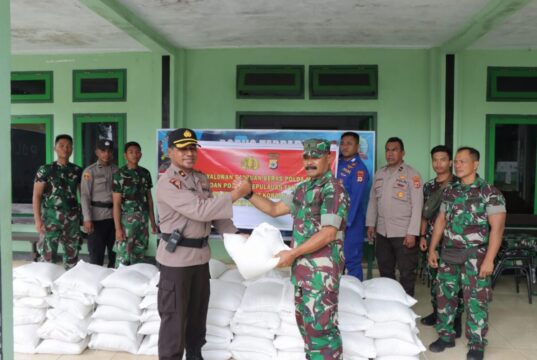 Kapolda Maluku Dan Polres Tanimbar Salurkan 1 Ton Beras Pasca Gempa Tanimbar