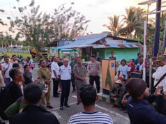 Penurunan Sweri di bandara berlangsung aman, Kapolres Kepulauan Tanimbar Imbau Warga jaga Kamtibmas