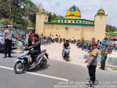 Libatkan Babinsa, Bhabinkamtibmas Sifnana lakukan pengamanan Sholat Jumat
