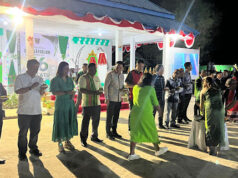 Hadiri syukuran HUT Desa Latdalam ke-66, Kapolres Kepulauan Tanimbar duduk bersama Warga