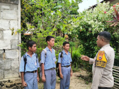 Antisipasi kenakalan Remaja, Bhabinkamtibmas Adodo Molu sambangi Pelajar SMA sepulang Sekolah