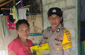 Salurkan bantuan, Bhabinkamtibmas Tutukembong wujudkan kepedulian Polri bagi Warga kurang mampu