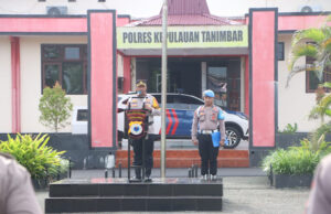 Pastikan kesiapan pengamanan eksekusi lahan, Wakapolres Kepulauan Tanimbar Pimpin Apel pergeseran TNI-Polri
