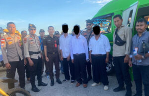 Polres Kepulauan Tanimbar dan Polsek Jajaran kawal ketat Tahanan, hadiri pemakaman Keluarga