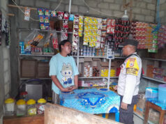 Sambangi Pemilik Kios, Bhabinkamtibmas Arma I ingatkan tidak menjual makanan Kadaluarsa maupun miras