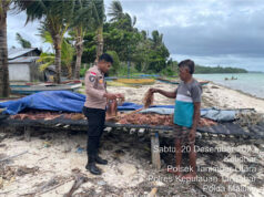 Dukung Ketahanan Ekonomi, Bhabinkamtibmas Keliobar sambangi Warga pengelola Rumput Laut