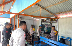 Pastikan kesiapan Personel, Kabag Ops Polres Kepulauan Tanimbar pimpin pengecekan Pos di hari pertama Operasi Lilin