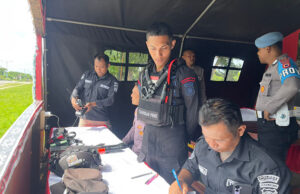 Subsatgas TIK Ops Lilin Salawaku 2025 Polres Kepulauan Tanimbar cek alat komunikasi, pastikan kelancaran komunikasi