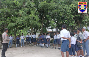 Bhabinkamtibmas Rumngeur sambangi Pelajar SMP, berikan motivasi dan sisihkan pesan Kamtibmas