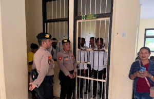 Sat Samapta Polres Kepulauan Tanimbar kawal dan amankan sidang kasus konflik antar Desa