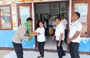 Jalin silaturahmi dan bangun sinergi, Kapolsek Wertamrian lakukan kunjungan perdana ke Kantor Desa Tumbur