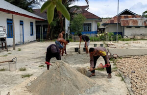 Tingkatkan solidaritas dan kepentingan bersama, Bhabinkamtibmas Romnus hadir dalam Bakti Sosial
