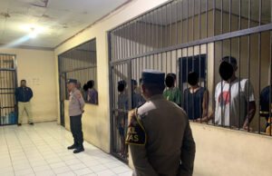 Jamin keamanan Mako di malam hari, Wakil Pawas Polres Kepulauan Tanimbar pimpin pengecekan tahanan